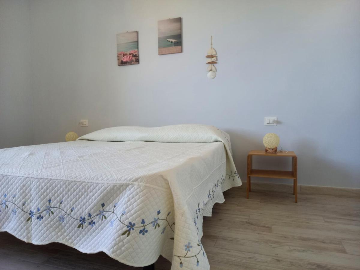 Appartement Domo Deledda à Posada  Extérieur photo
